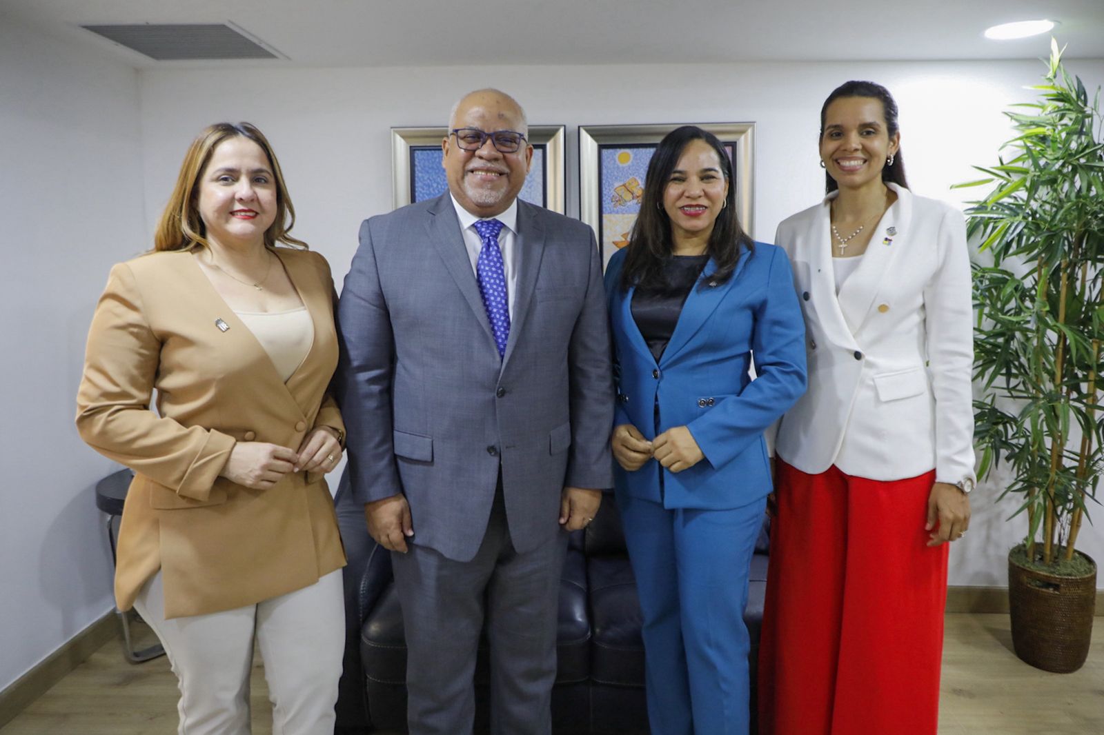 Visita De Cortesia De Diputadas